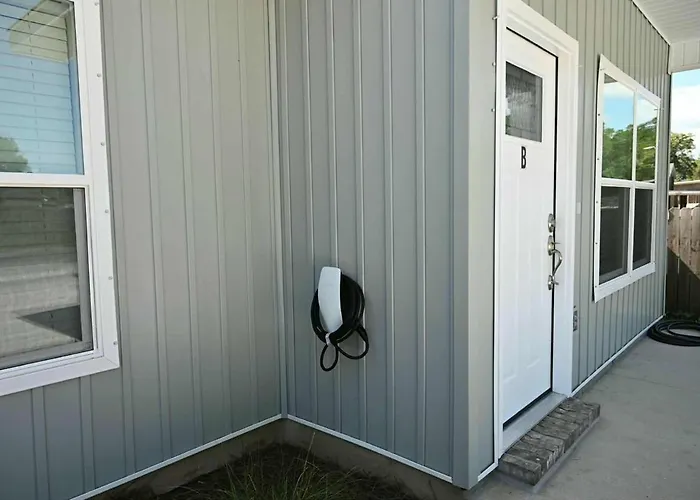 Brand New Modern Luxury Duplex Ev Ready Apartment Pensacola